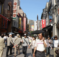 大勢の人で賑わう横浜中華街
