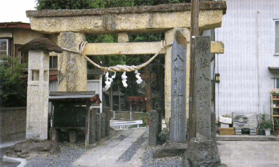 成沢の八幡神社石鳥居(重要文化財)